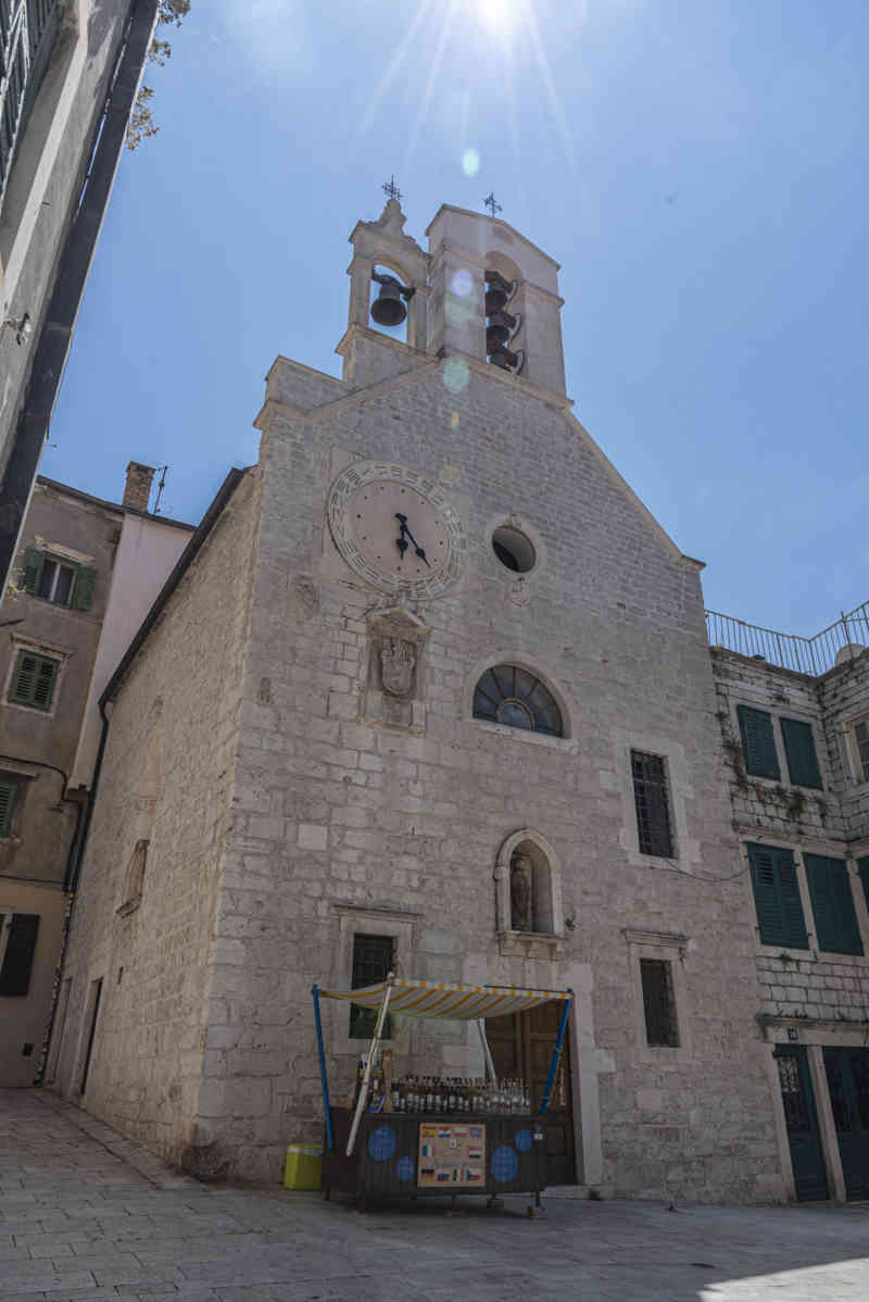 Croacia - Sibenik 20 - iglesia de Santa Bárbara.jpg